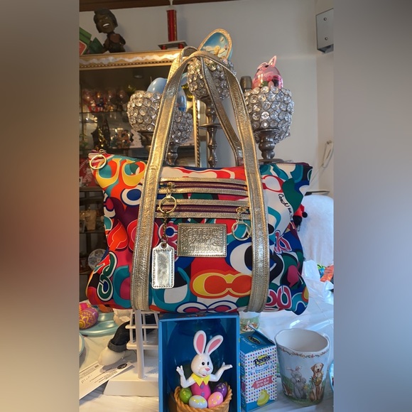 Coach - Picture 2 of 16